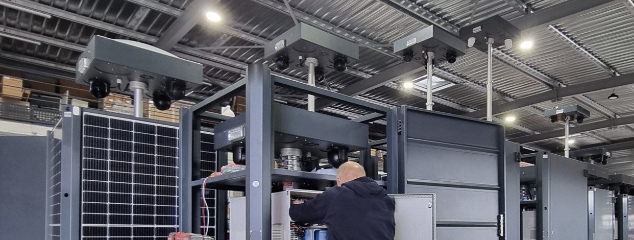 Têtes de détection alignées en atelier lors d'une production par lots